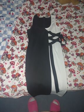 VENUS Black and White Sheath Dress